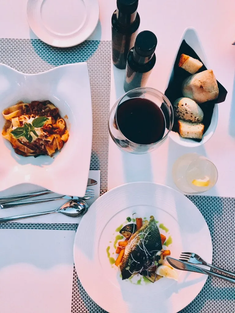 Apéritif avec vue depuis la table