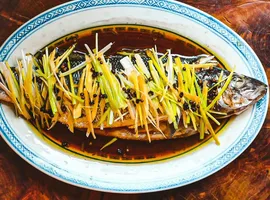 Bar à la vapeur 清蒸鲈鱼