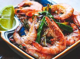 Crevettes sautées à la ciboulette et au gingembre 葱爆大虾