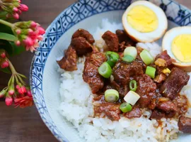 Porc braisé aux cinq parfums 台式卤肉饭