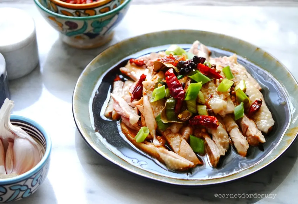 Poulet à la sauce sichunaise prêt à déguster