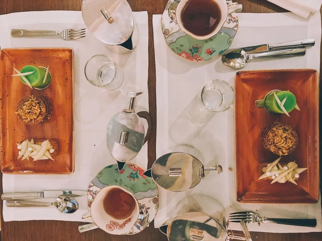 Tea service presentation